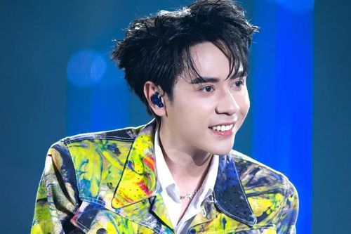 Mỹ Đình 'thất thủ' trước độ chịu chơi của Quang Hùng MasterD tại concert Thanh xuân 2026