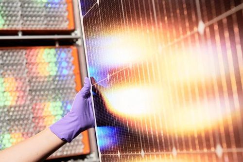 Mỹ tạo đột phá về pin mặt trời perovskite với hiệu suất vượt 30%