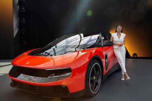[GALLERY] Ferrari Luce bị 'giang cư dân' chê tơi tả, nhưng vẫn cháy hàng