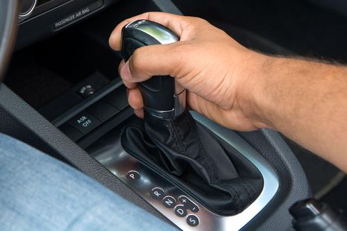 3 thói quen lái xe sai cách khiến nhiều tài xế Việt trả giá đắt với hộp số ô tô