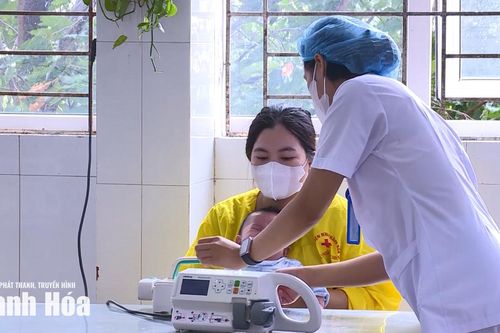 Bảo vệ, chăm sóc trẻ đúng cách trong thời tiết nắng nóng