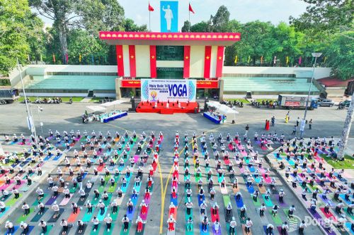 Hơn 800 người đồng diễn hưởng ứng Ngày Quốc tế Yoga lần thứ XII năm 2026