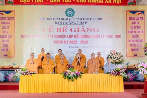 Phú Thọ: Bế giảng và trao chứng chỉ tốt nghiệp Lớp bồi dưỡng giáo lý Phật học nhiệm kỳ 2022-2026