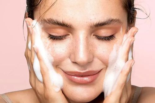 4 sai lầm khiến mụn đầu đen 'cứng đầu' mãi không hết, nhiều người chăm da mỗi ngày vẫn mắc