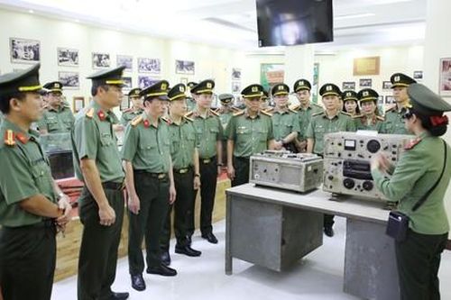 Công an TPHCM tổ chức đợt sinh hoạt chính trị đầy ý nghĩa tại 'địa chỉ đỏ' Hòn Đá Bạc