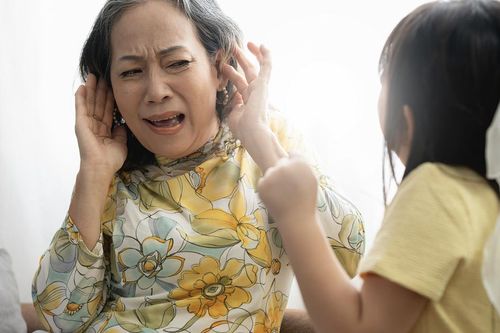 Mẹ chồng nhiều lần đến muộn khi nhận trông cháu