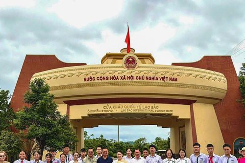 Đoàn Trường song ngữ Lào - Việt Nam Nguyễn Du trải nghiệm văn hóa, lịch sử Việt Nam