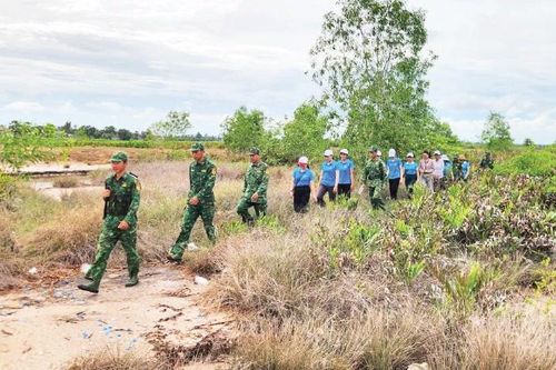 Nghĩa tình keo sơn nơi biên cương