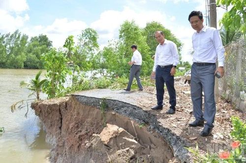 Đồng Tháp liên tiếp xảy ra sạt lở bờ kênh nghiêm trọng