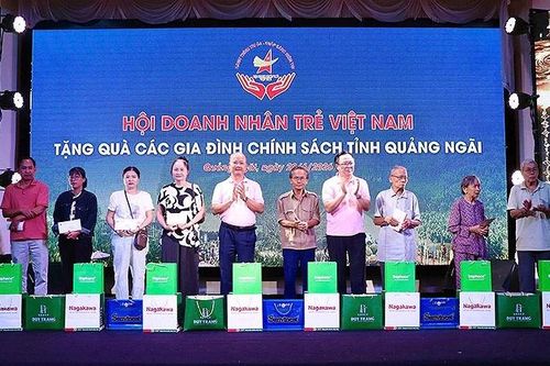 Hơn 3,5 tỷ đồng tri ân người có công và hỗ trợ người dân hoàn cảnh khó khăn