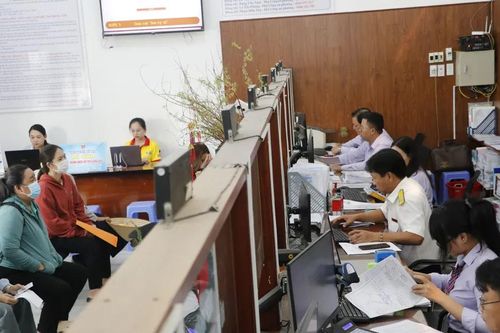 TPHCM: 129 phường, xã làm việc đến sáng thứ Bảy