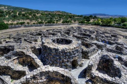 Bí ẩn những tòa tháp đá cổ xưa nổi tiếng ở Sardinia
