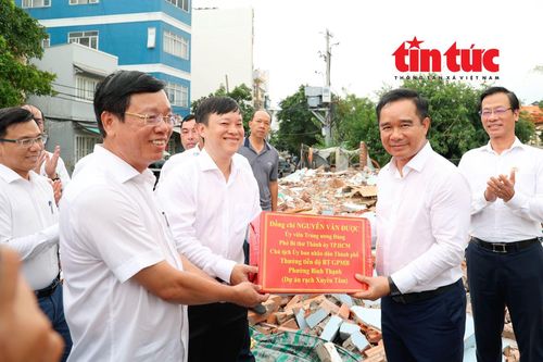 Chủ tịch UBND TP Hồ Chí Minh kiểm tra tiến độ bàn giao mặt bằng dự án rạch Xuyên Tâm