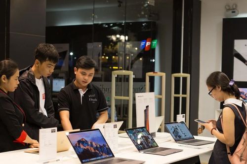 'Choáng' vì giá laptop, smartphone tiếp tục tăng phi mã