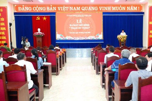 Xã Cam Lâm ra mắt mô hình 'Trạm hy vọng'