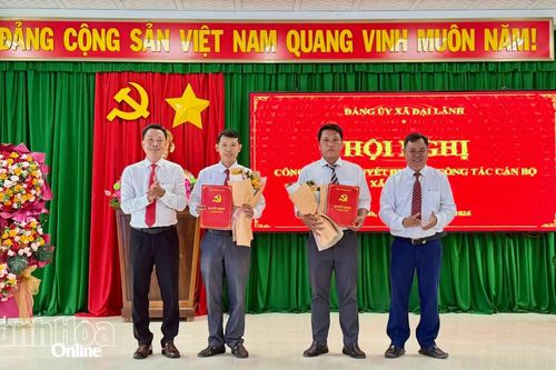 Xã Đại Lãnh: Công bố các quyết định về công tác cán bộ