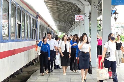 Nhiều đoàn tàu giảm 3% giá vé vào dịp cao điểm hè
