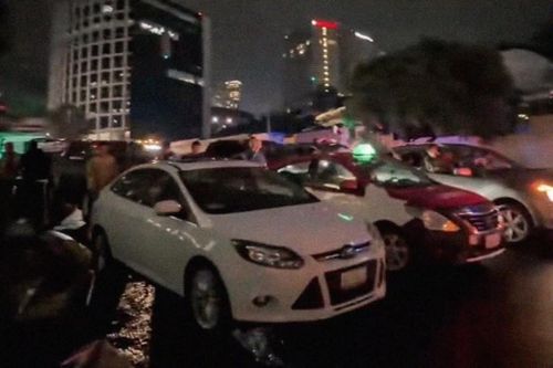 CĐV Mexico 'náo loạn' khách sạn tuyển Ecuador đóng quân