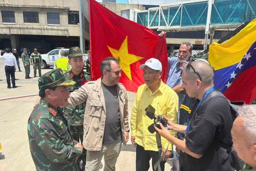 Hình ảnh đoàn cứu hộ Việt Nam tới Venezuela: Thông điệp nghĩa tình