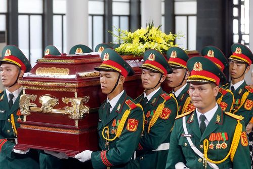 Tiễn biệt Anh hùng La Văn Cầu về với đất mẹ