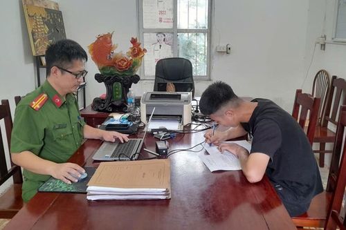 Phê chuẩn khởi tố nam thanh niên dùng dao bấm đâm người