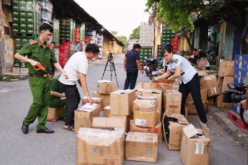 Triệt phá đường dây sản xuất, tiêu thụ sữa tắm giả, dầu gội giả quy mô cực lớn
