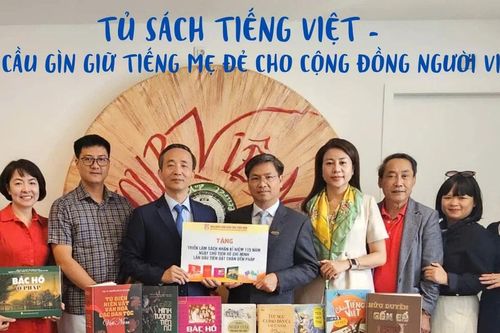 Tủ sách tiếng Việt - nhịp cầu gìn giữ tiếng mẹ đẻ cho cộng đồng người Việt ở nước ngoài