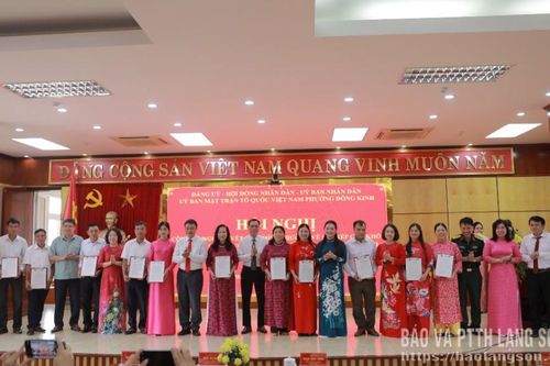 Phường Đông Kinh công bố nghị quyết, quyết định về sắp xếp tổ chức các khối phố