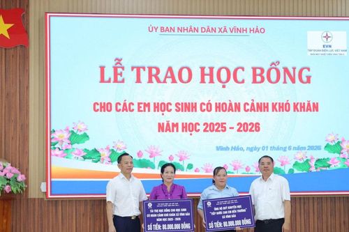 Vĩnh Tân 4: Nâng bước học sinh nghèo trước thềm năm học mới