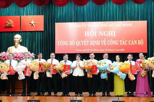 TP.HCM điều động 12 cán bộ lãnh đạo sở, ngành về làm Chủ tịch, Bí thư phường xã