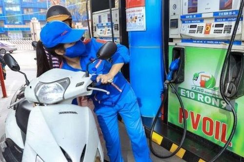 Điều chỉnh giá xăng tăng hơn 1.200 đồng/lít