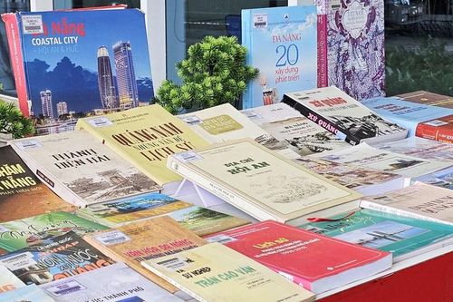 Chuỗi hoạt động sách tại Đà Nẵng nhân dấu mốc 1 năm thành phố mới