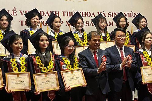 Tôn vinh hiền tài vì sự phát triển bền vững của Thủ đô
