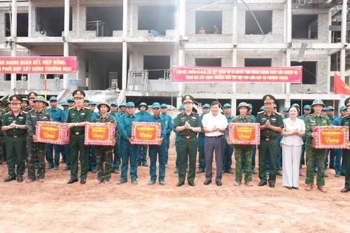Quảng Trị: Lực lượng vũ trang góp sức đẩy nhanh tiến độ xây trường nội trú liên cấp