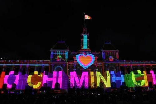 Mãn nhãn màn trình diễn ánh sáng 3D Mapping chào mừng 50 năm thành phố mang tên Bác