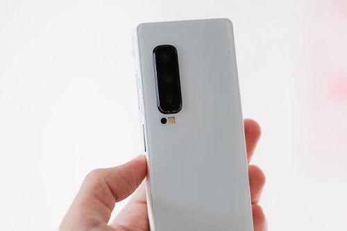 [GALLERY] Sinh viên Việt chế Galaxy Z Fold mini độc nhất gây sốt