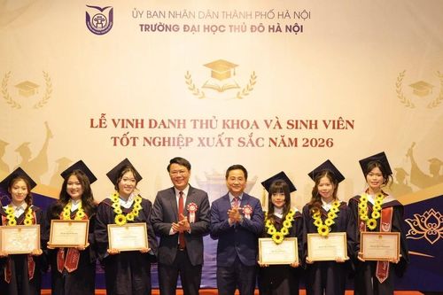 Trường ĐH Thủ đô Hà Nội vinh danh sinh viên tốt nghiệp thủ khoa và xuất sắc