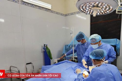 Quân y Trường Sa liên tiếp cấp cứu hai ngư dân gặp nạn trên biển