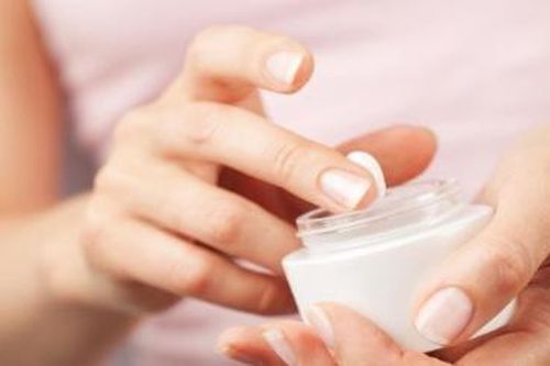 Thu hồi, tiêu hủy hai lô kem bôi da và nước rửa tay sai công thức công bố