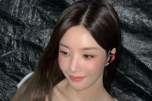 Kwon Eun Bi khoe phong cách gợi cảm trước thềm Waterbomb