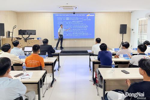 Trường đại học Lạc Hồng chia sẻ kinh nghiệm tham gia Cuộc thi Sáng tạo robot Việt Nam và quốc tế