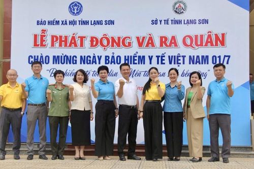 Ra quân hưởng ứng Ngày Bảo hiểm y tế Việt Nam