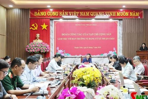 Đoàn công tác của Tạp chí Cộng sản làm việc với Ban Thường vụ Đảng ủy xã Thuận Châu