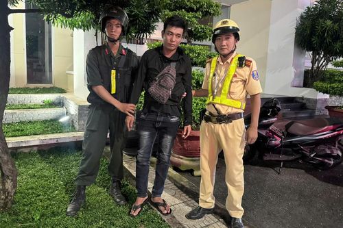 Bắt đối tượng giả danh công an kiểm tra giấy tờ người đi đường