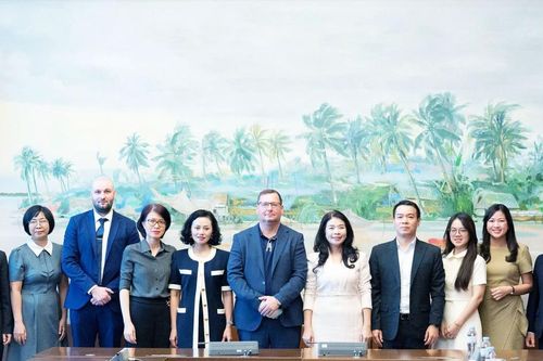 Phó Chủ nhiệm Văn phòng Quốc hội Lê Thu Hà tiếp Trưởng đại diện Tổ chức Hanns Seidel Foundation, CHLB Đức tại Việt Nam