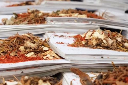 Nguy cơ sức khỏe từ việc sử dụng thuốc đông y giả
