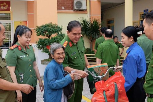 Bài 4: Giữ vững an ninh trật tự, thúc đẩy kinh tế-xã hội phát triển bền vững