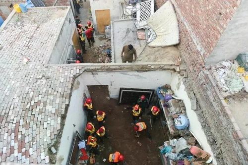 Sập mái trung tâm dạy thêm ở Pakistan, 14 trẻ thiệt mạng