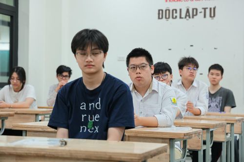 Phổ điểm khối D01 thi tốt nghiệp THPT năm 2026