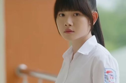 Khuê mất phong độ học tập, Tuyết Lan bị bạn trong lớp tẩy chay